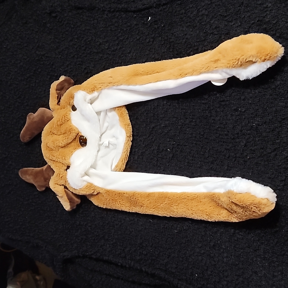 Nwt reindeer hat with moving ears